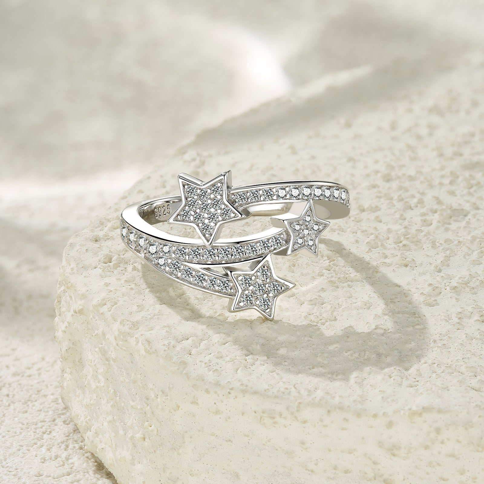 A Luxurious And Fashionable Minimalist Jewelry Ring For Women Featuring A 0.1-carat Top-quality Morganite, Made Of S925 Silver Electroplated With Platinum.