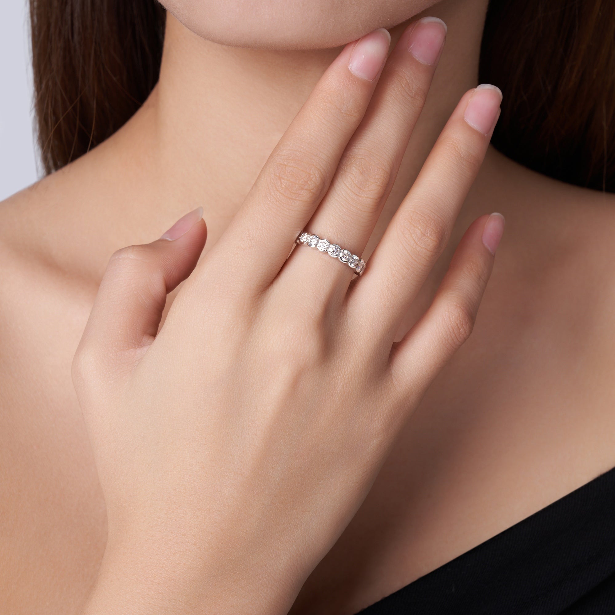A Luxurious And Fashionable Minimalist Jewelry Ring For Women Featuring A 0.1-carat Top-quality Morganite, Made Of S925 Silver Electroplated With Platinum.