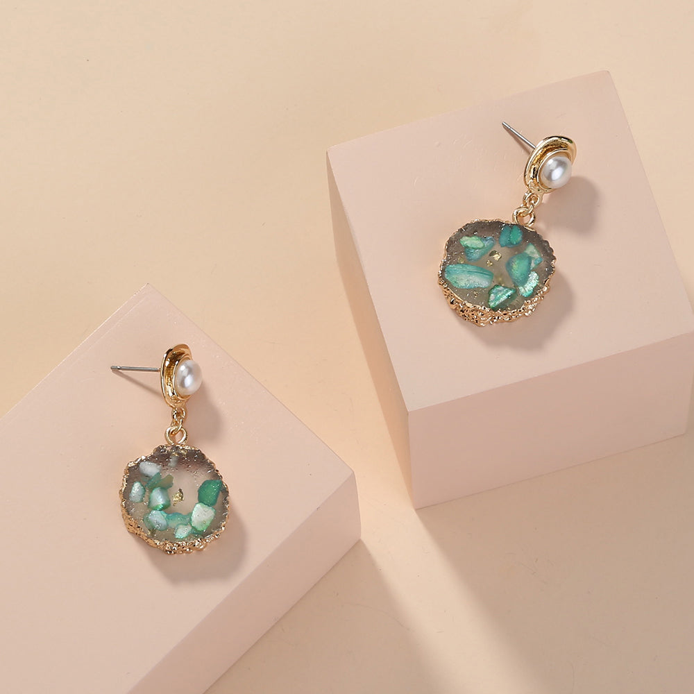 Creative hot-selling European and American retro earrings manufacturer source creative edge green crystal cluster pearl earrings women