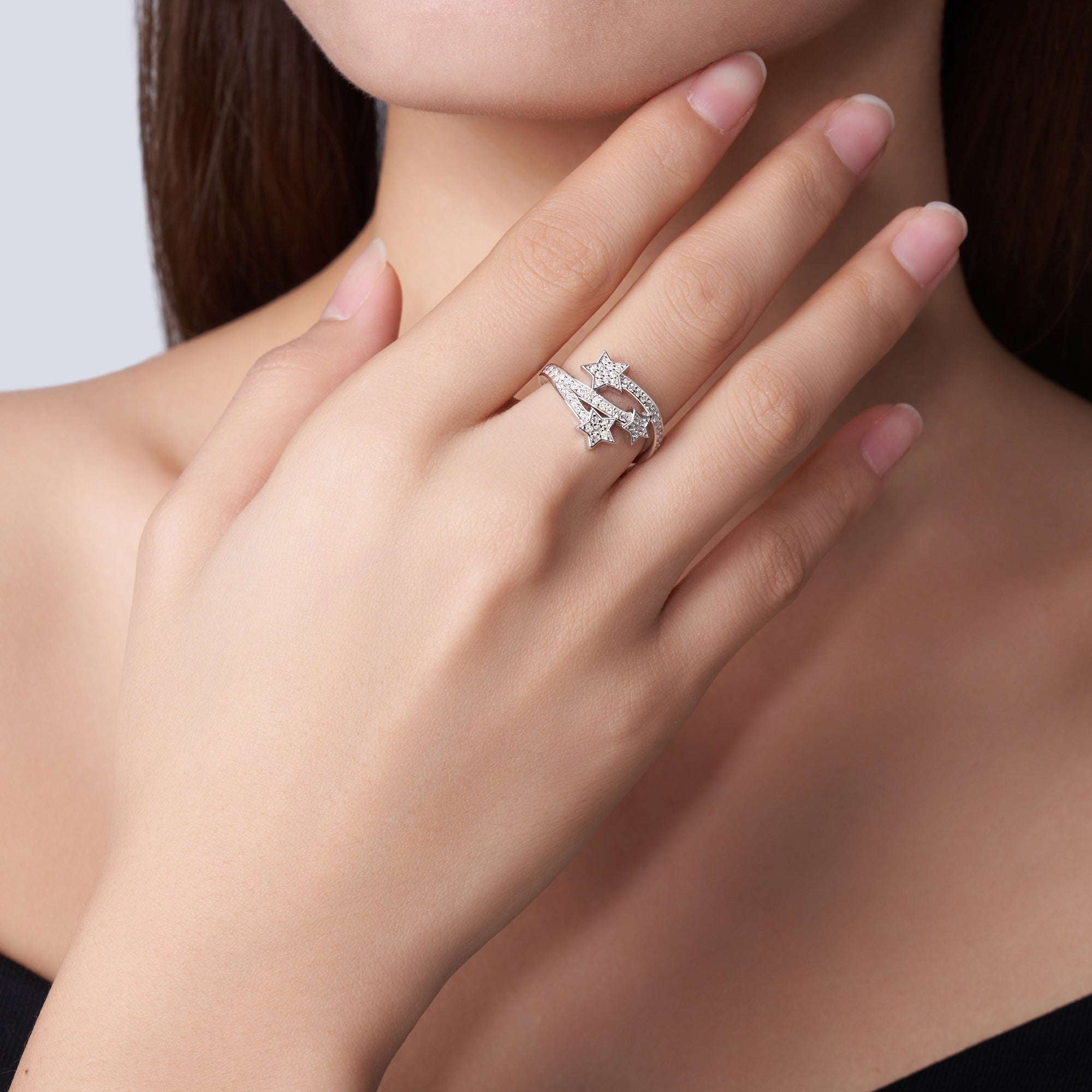 A Luxurious And Fashionable Minimalist Jewelry Ring For Women Featuring A 0.1-carat Top-quality Morganite, Made Of S925 Silver Electroplated With Platinum.